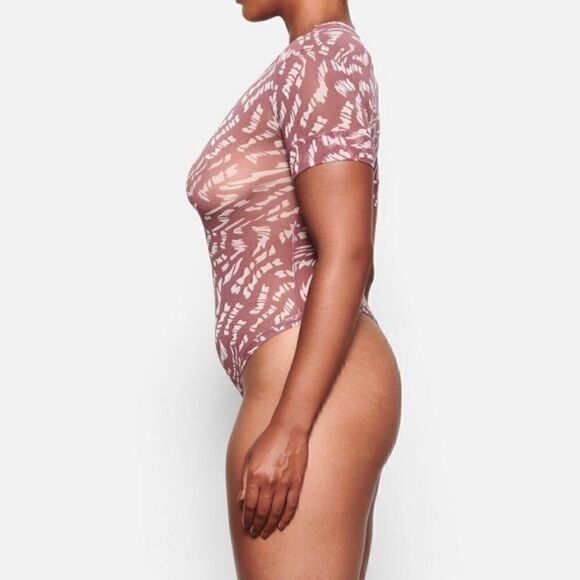 NWT Skims Summer Mesh Raspberry Swirl T-shirt Bodysuit Size S - Picture 3 of 5